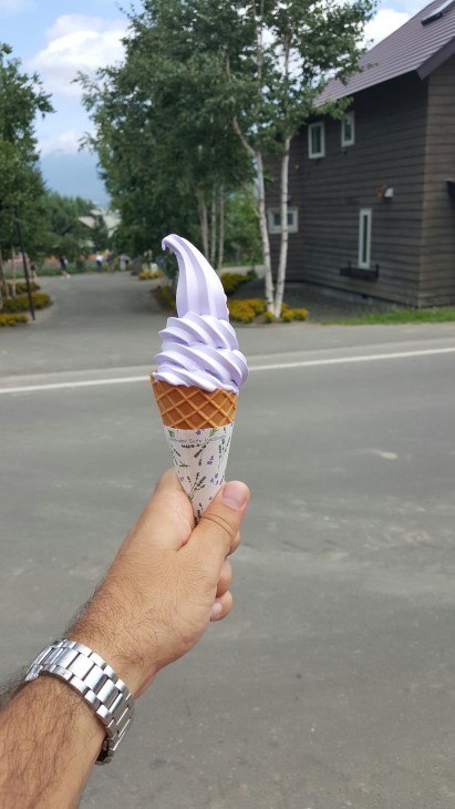 Çox ləzzətlidir. 300 yenə (3 manat) satılır.