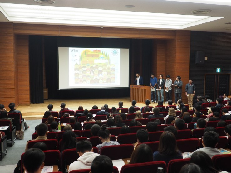 more than 300 new students Photo taken by Nakatani Shinji